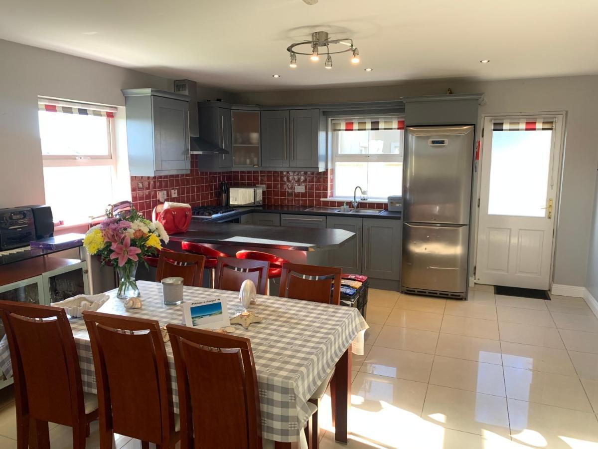 Seascape On The Edge Of Town: 4 Beds All Ensuite. Belmullet Luaran gambar