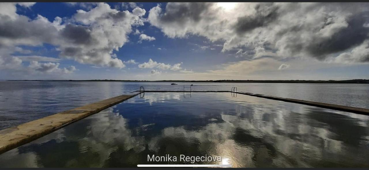 Seascape On The Edge Of Town: 4 Beds All Ensuite. Belmullet Luaran gambar