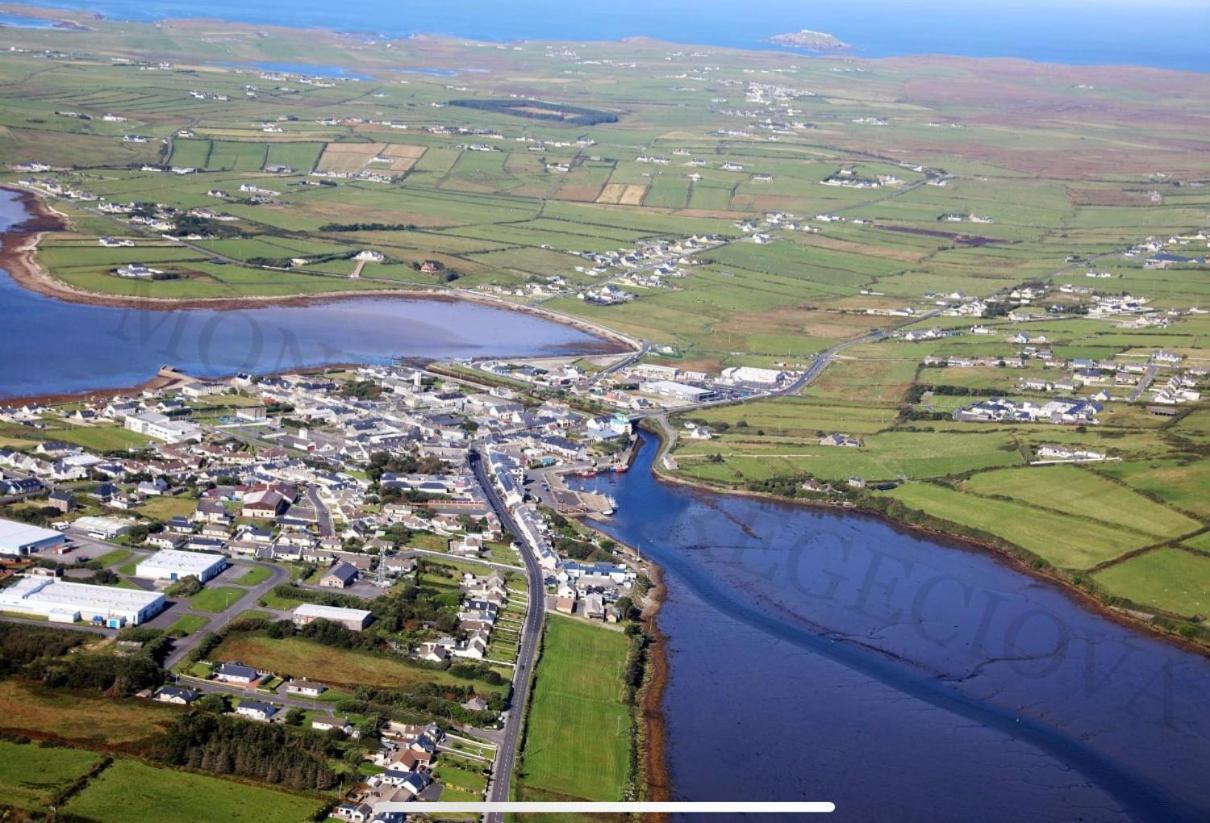 Seascape On The Edge Of Town: 4 Beds All Ensuite. Belmullet Luaran gambar