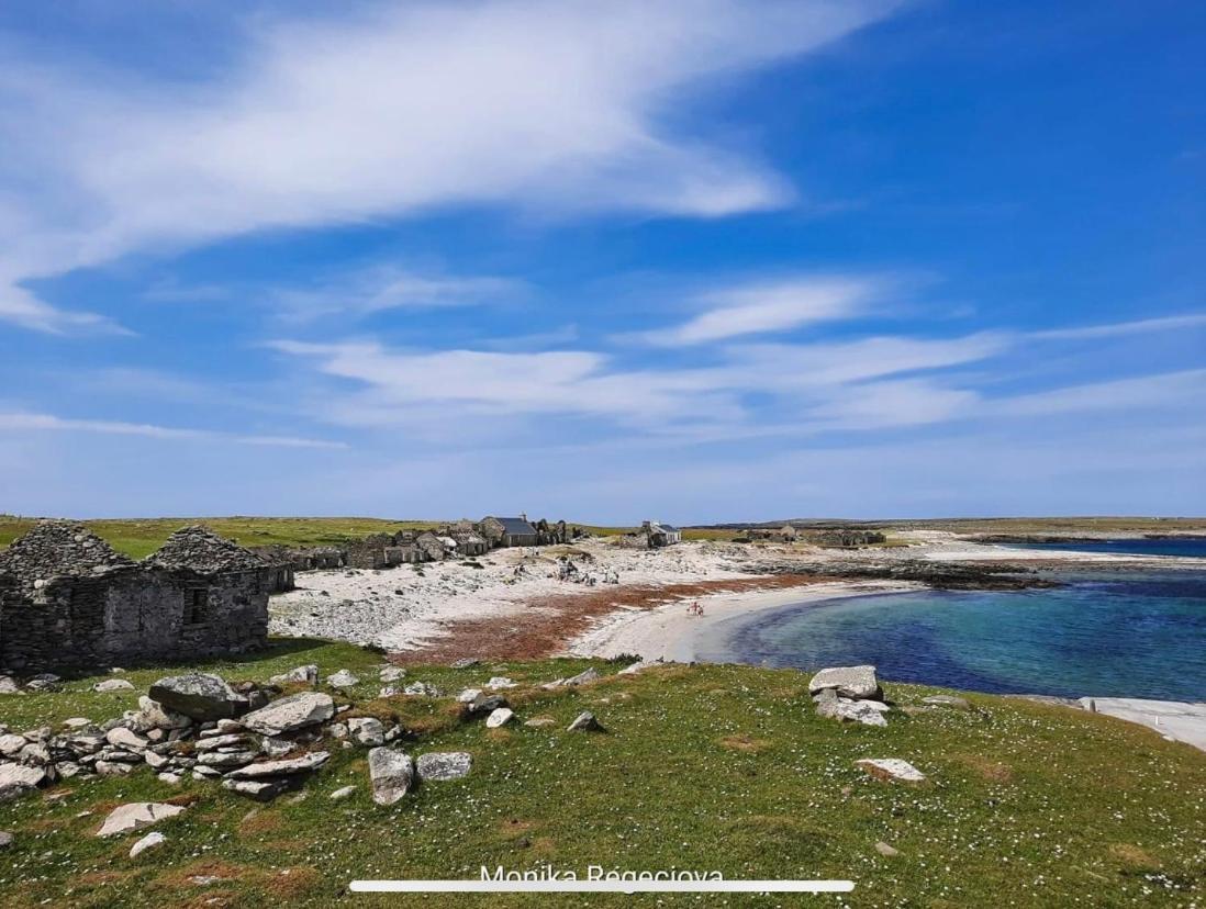Seascape On The Edge Of Town: 4 Beds All Ensuite. Belmullet Luaran gambar