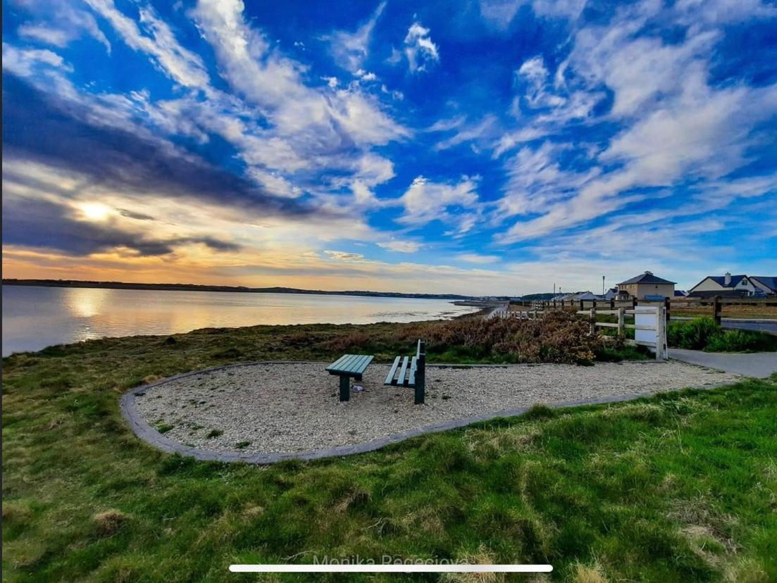 Seascape On The Edge Of Town: 4 Beds All Ensuite. Belmullet Luaran gambar