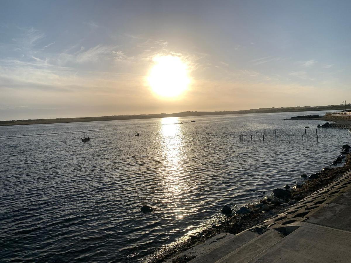 Seascape On The Edge Of Town: 4 Beds All Ensuite. Belmullet Luaran gambar